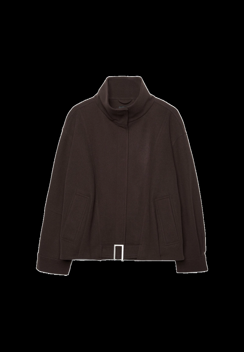 Объемная куртка-бомбер из мягкой ткани