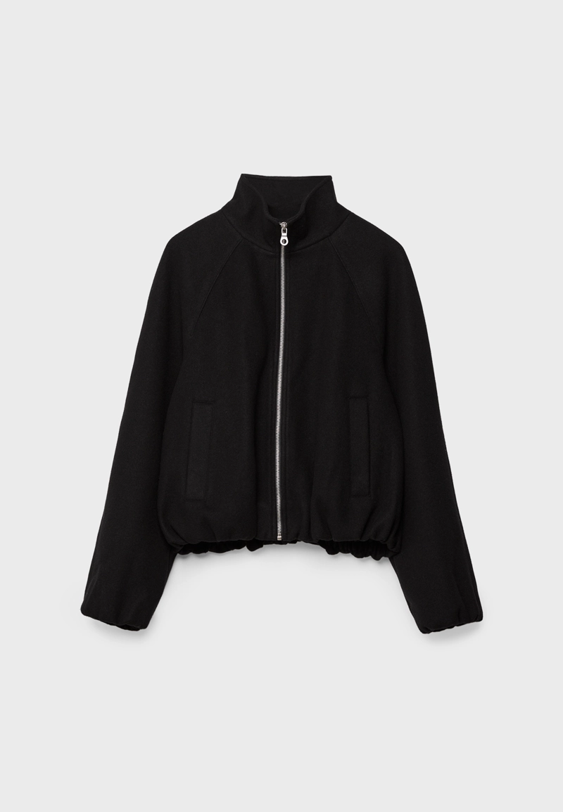 Бомбер объемного кроя из мягкой ткани