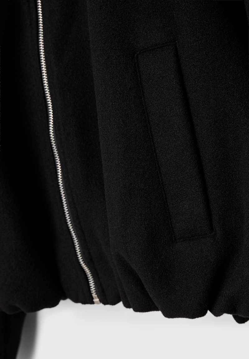 Бомбер объемного кроя из мягкой ткани