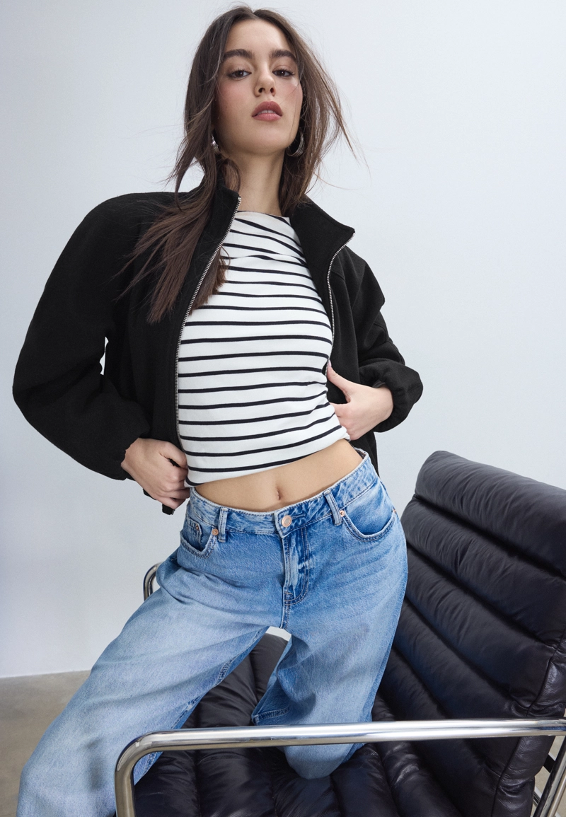 Бомбер объемного кроя из мягкой ткани