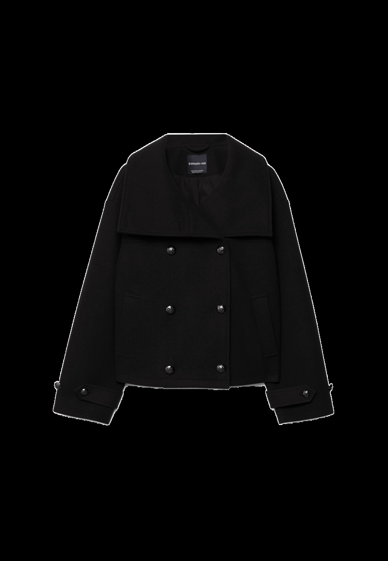 Куртка с высоким воротником и мягкой текстурой