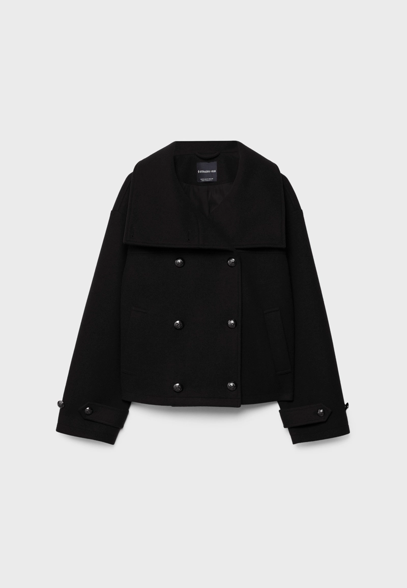 Куртка с высоким воротником и мягкой текстурой