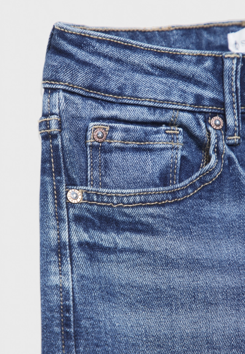 D10 Джинсы mom зауженного кроя