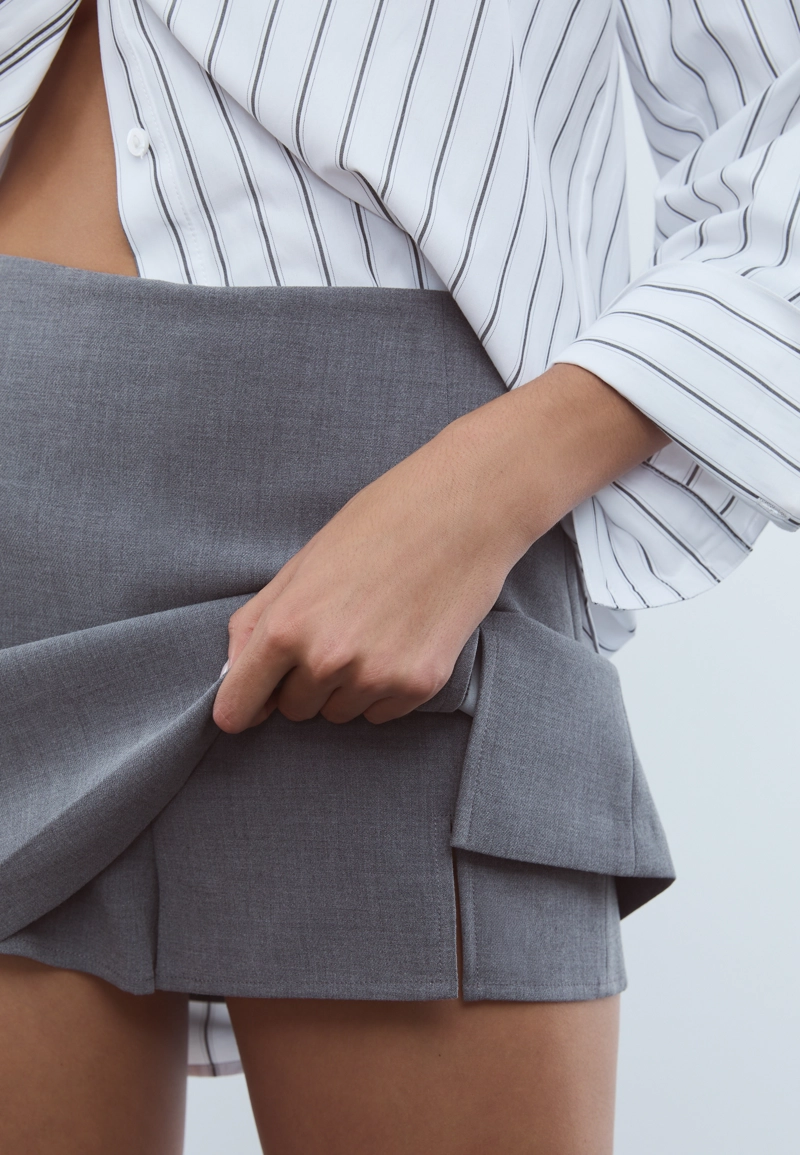 Юбка-шорты с разрезом сбоку