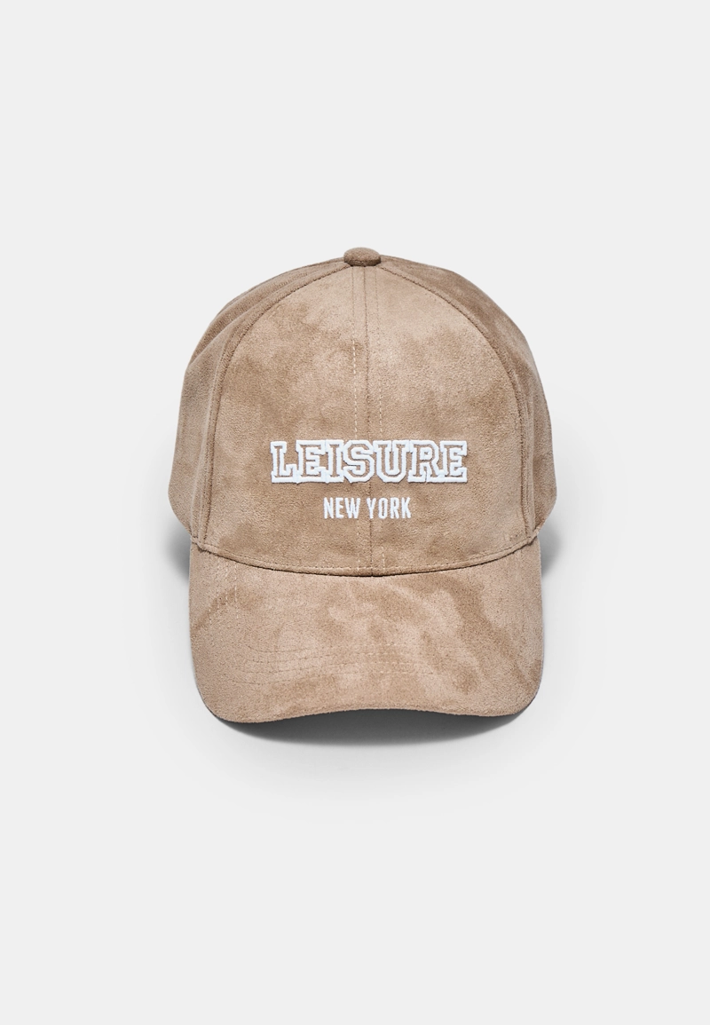 Кепка с надписью из искусственной замши