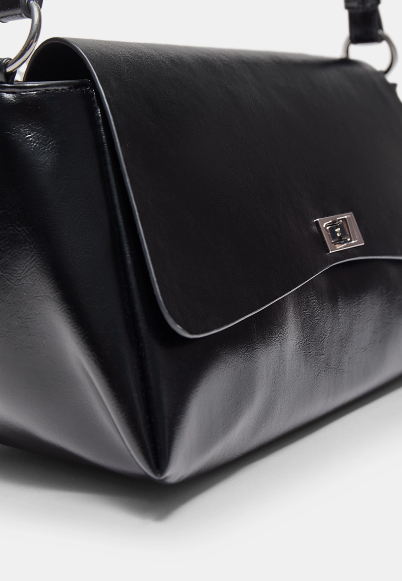 БОЛЬШАЯ СУМКА ЧЕРЕЗ ПЛЕЧО С КЛАПАНОМ