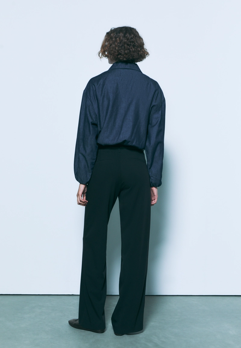 Прямые струящиеся брюки с поясом