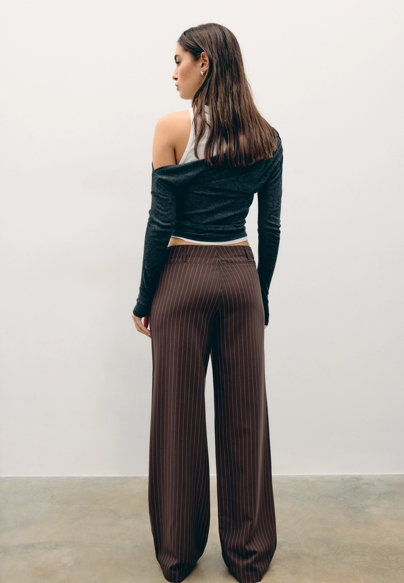 Классические зауженные брюки в полоску