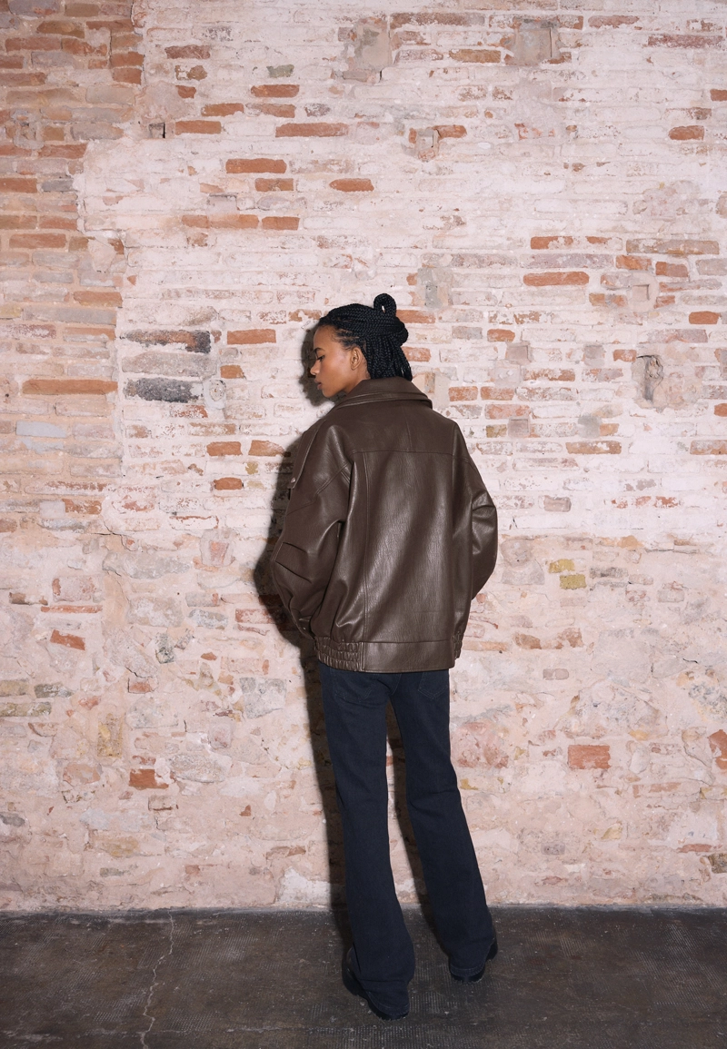 Куртка оверсайз из искусственной кожи с лацканами