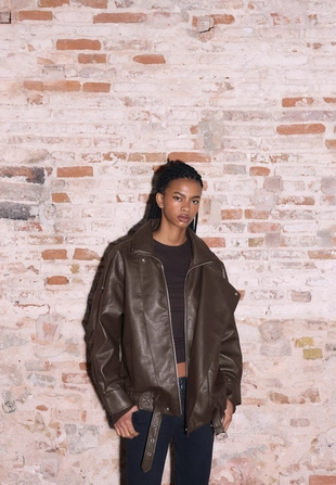 Куртка оверсайз из искусственной кожи с лацканами- Заказать в России