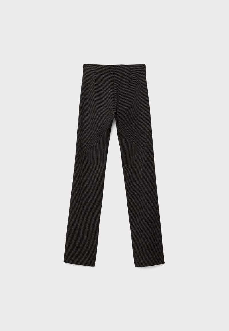 Зауженные брюки в полоску