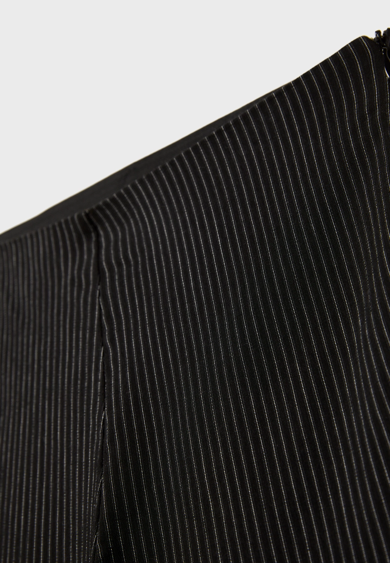 Зауженные брюки в полоску