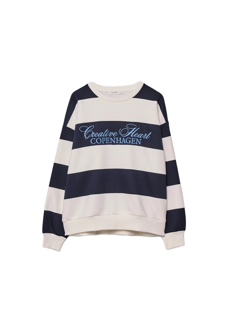 Толстовка с вышивкой в полоску