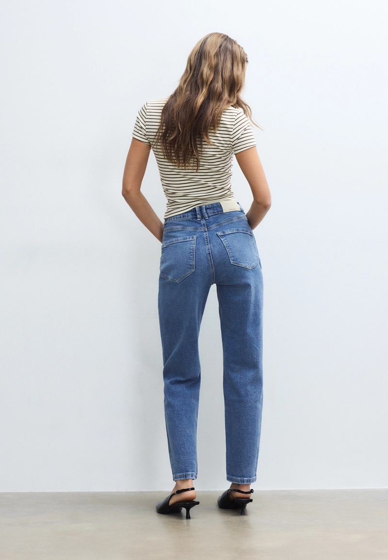 D10 Джинсы mom зауженного кроя