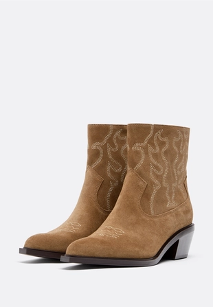 Кожаные ботильоны-казаки на каблуке- Заказать в России