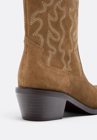 Кожаные ботильоны-казаки на каблуке- Заказать в России