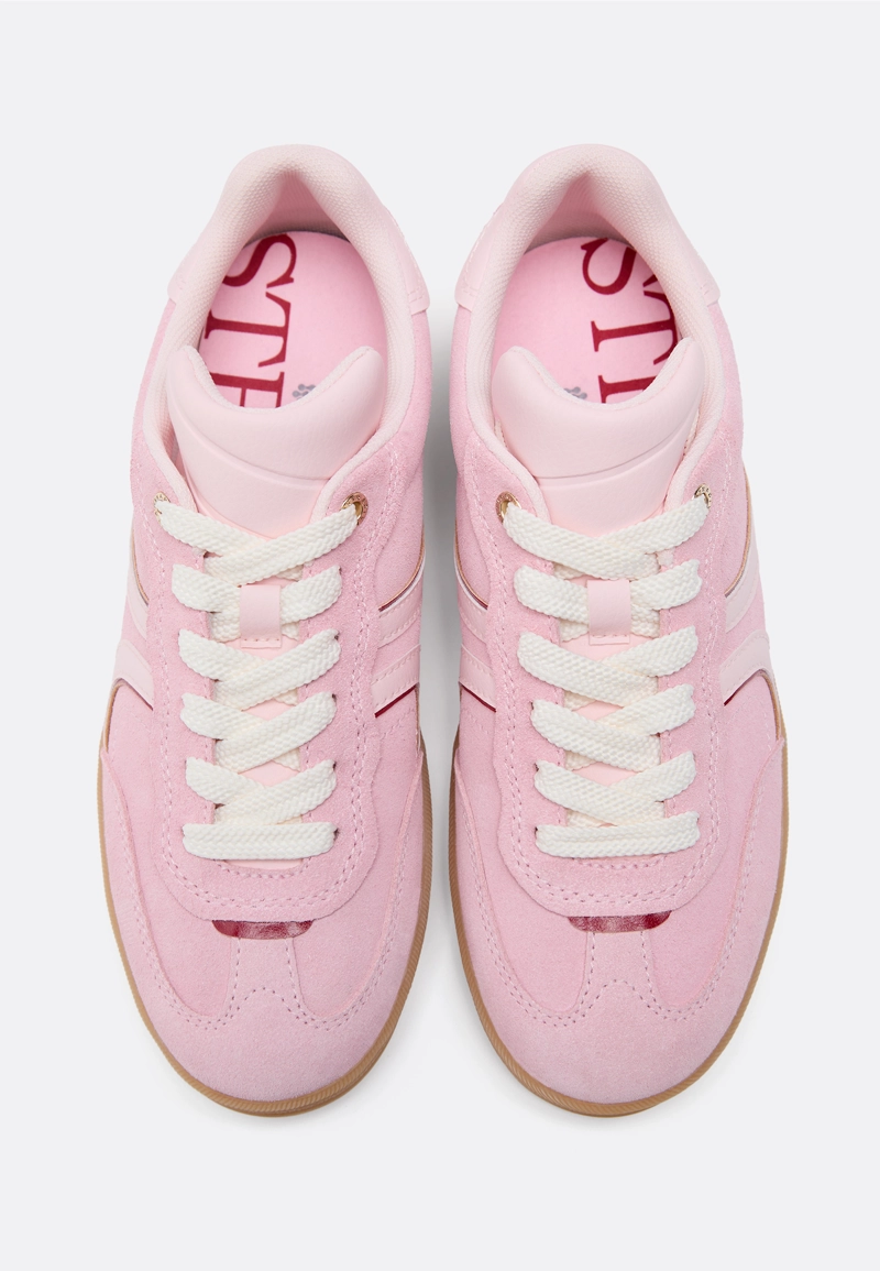 Повседневные кожаные кроссовки