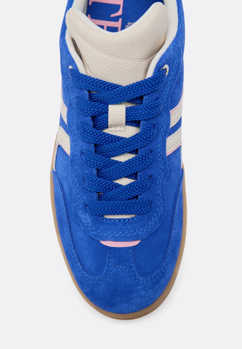 Повседневные кожаные кроссовки