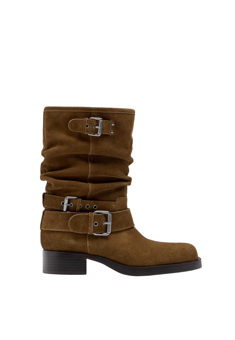 Кожаные ботильоны на плоской подошве с пряжками