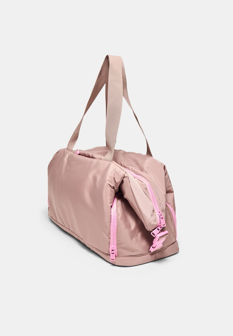 Сумка с контрастной отделкой