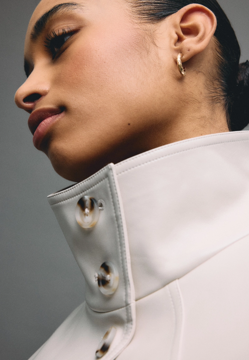 Тренч из искусственной кожи с высоким воротником