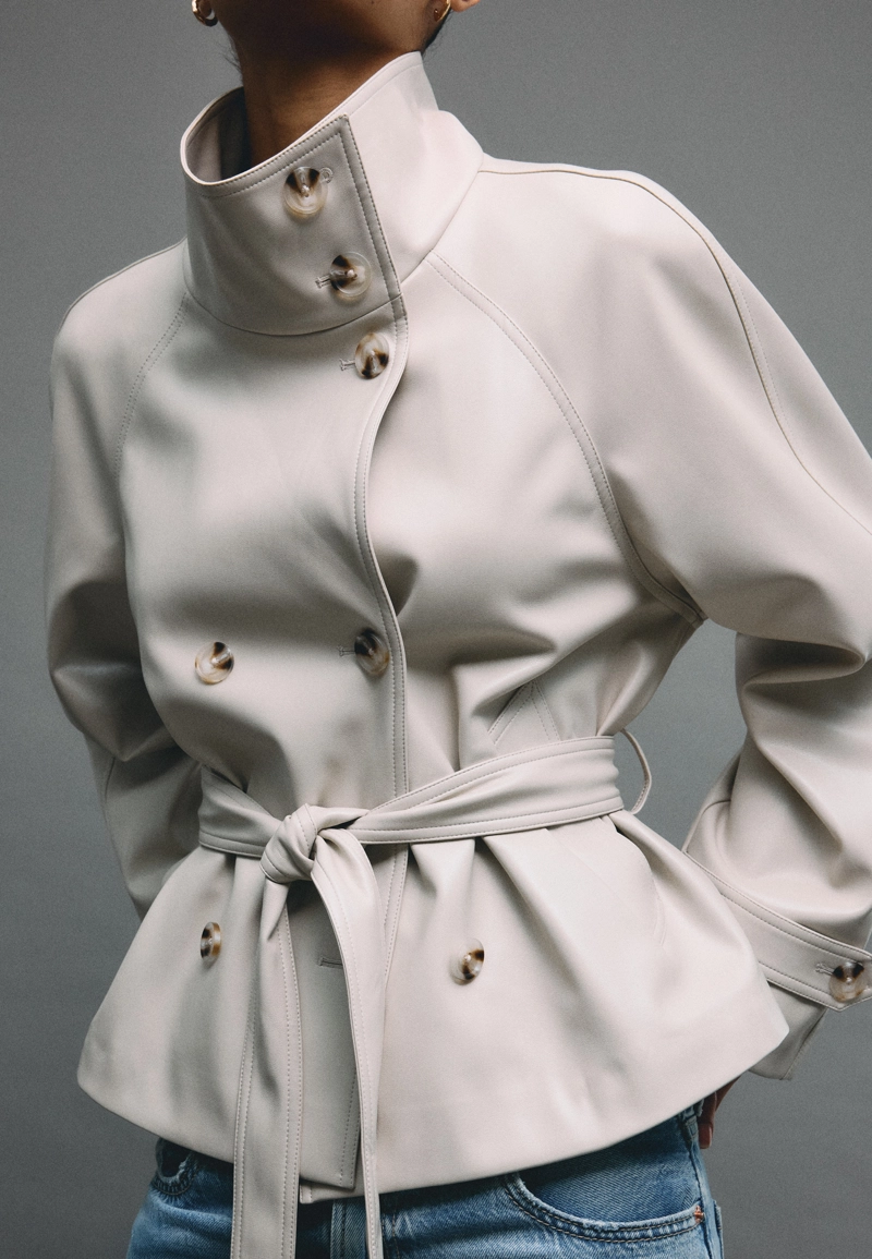 Тренч из искусственной кожи с высоким воротником