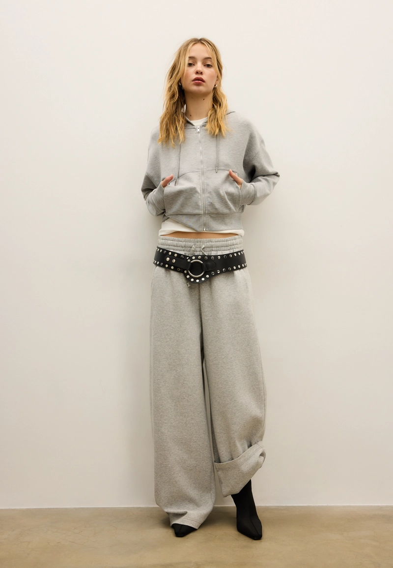 Толстовка на молнии из мягкой ткани