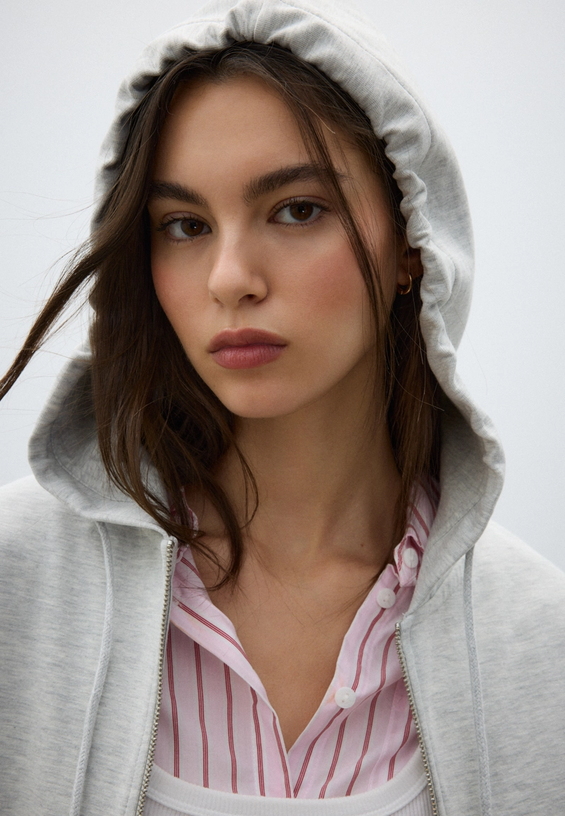 Толстовка на молнии с капюшоном