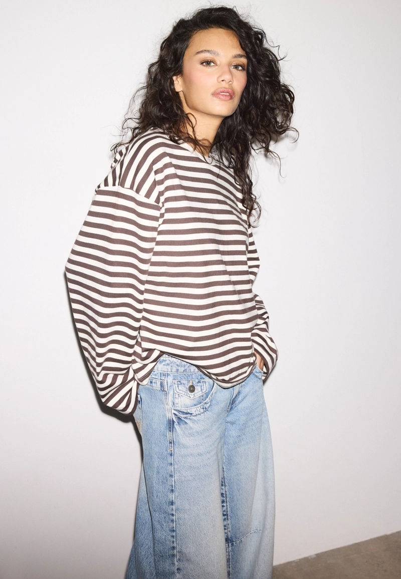 Полосатая футболка с длинными рукавами