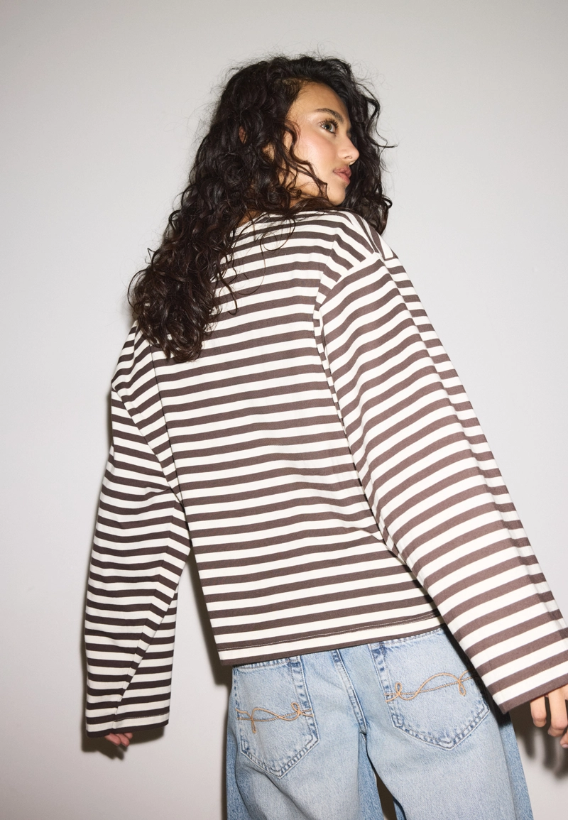 Полосатая футболка с длинными рукавами