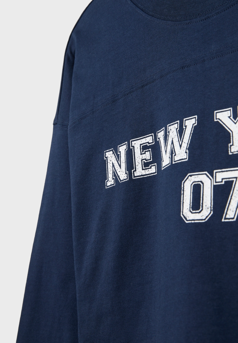 Футболка с принтом и рукавами в стиле кимоно