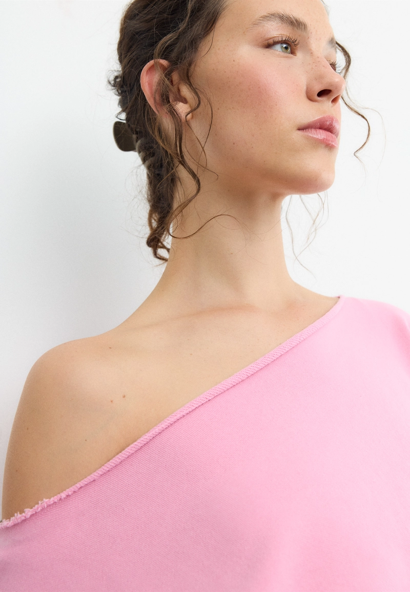 Укороченная толстовка с эффектом потертости