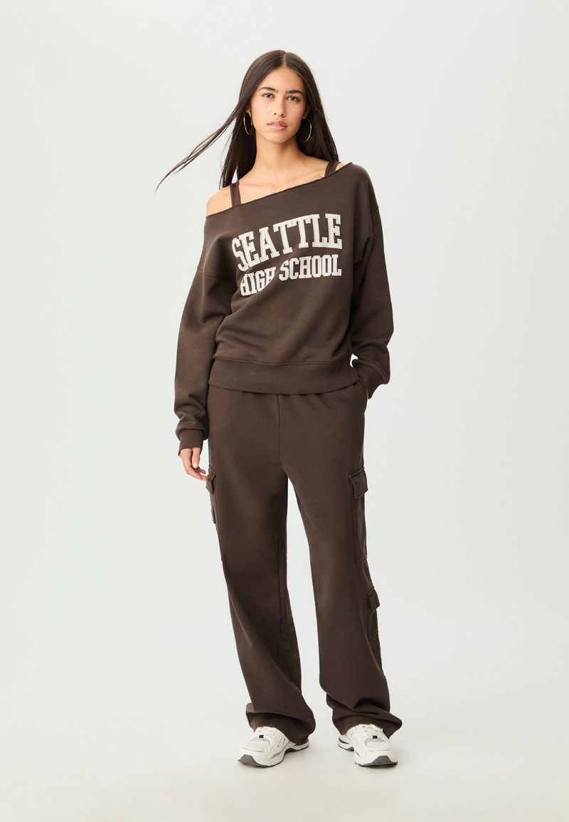 Толстовка с вырезом «лодочка» и принтом