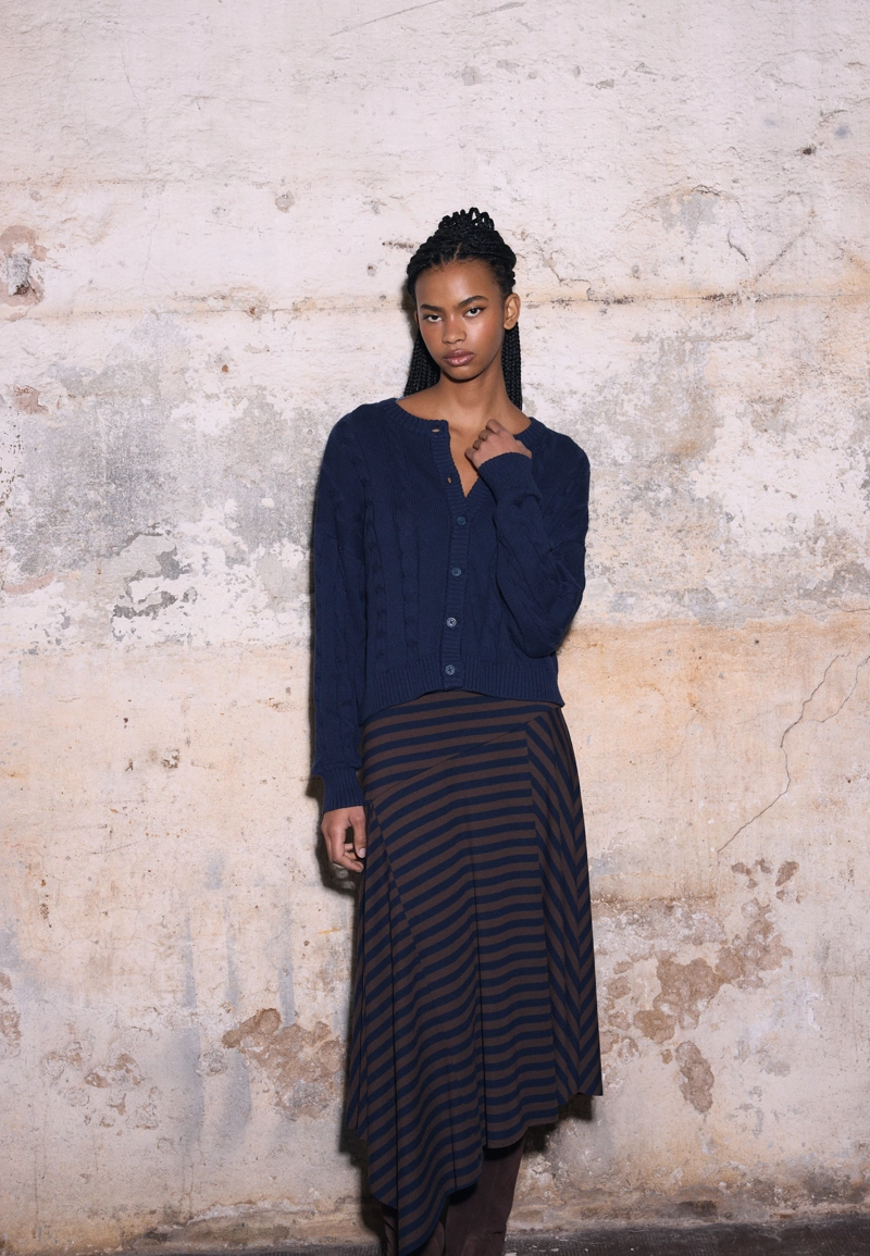 Вязаный кардиган с косами на пуговицах