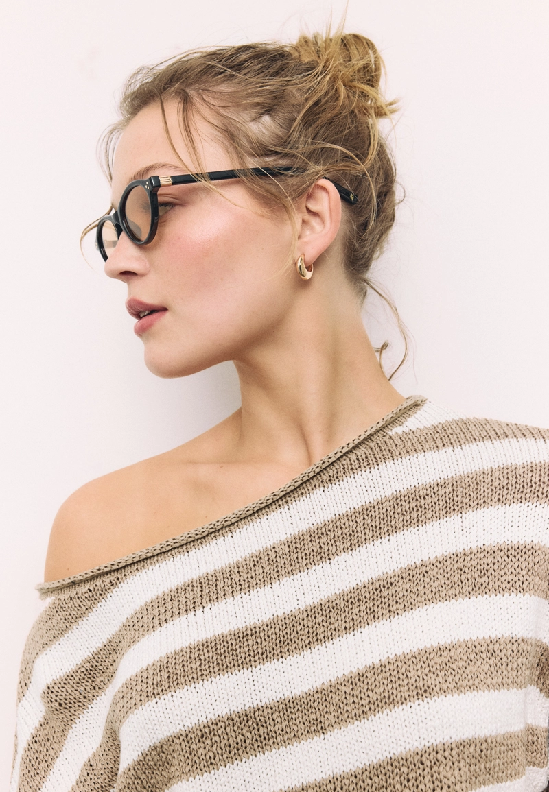 Трикотажный свитер с вырезом-лодочкой