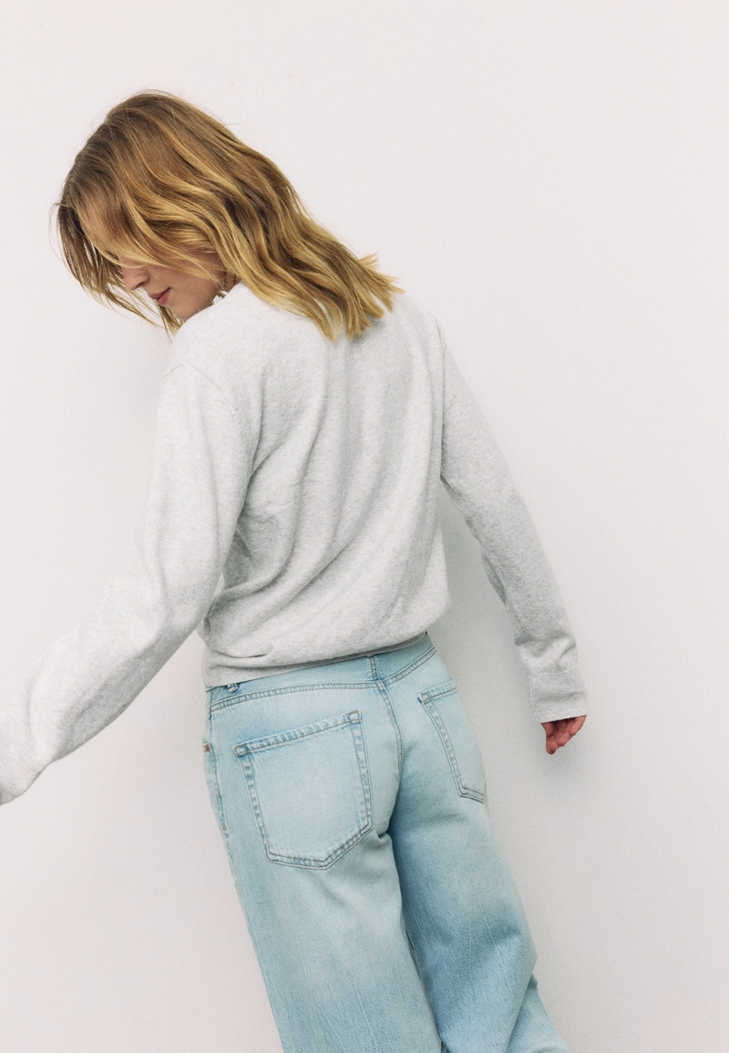 Базовый свитер из мягкого трикотажа