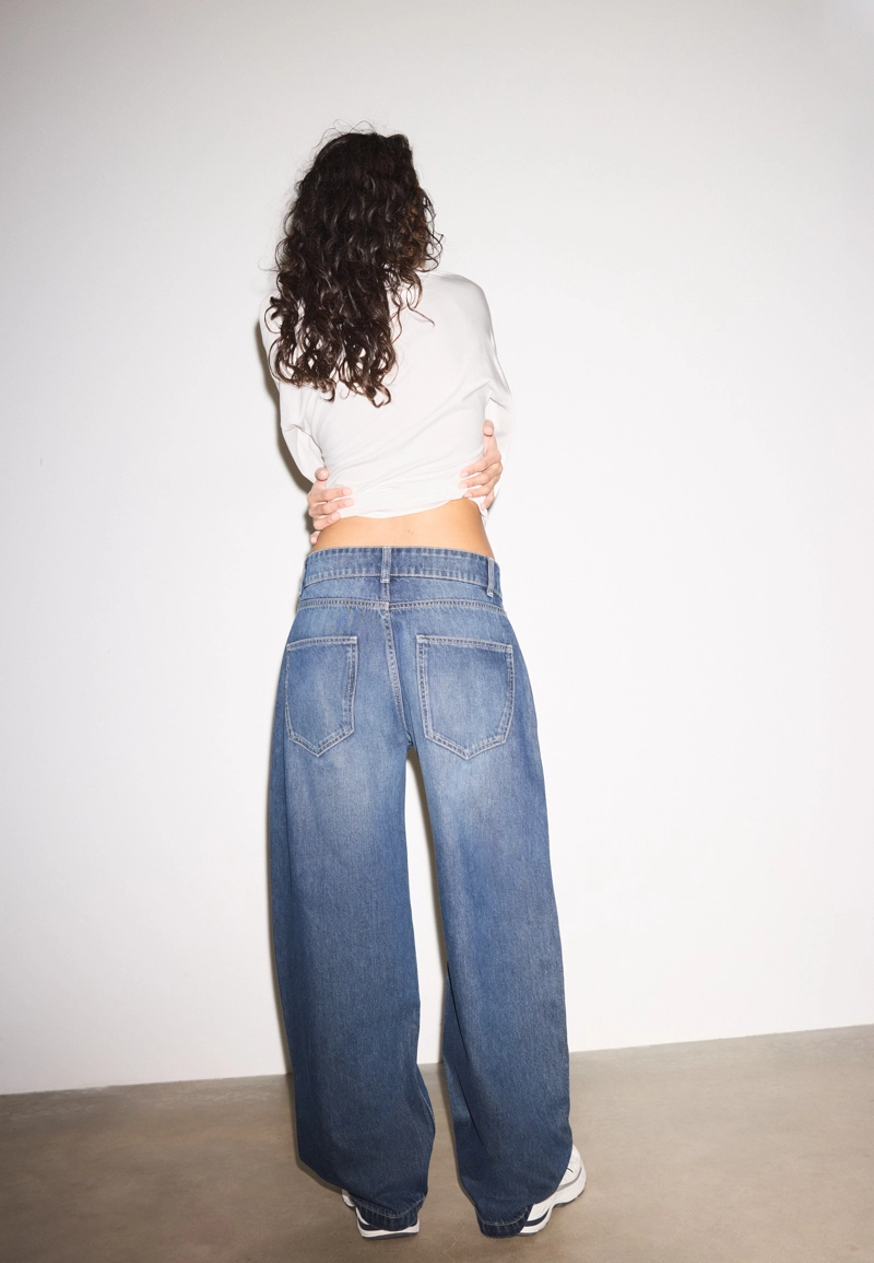 Джинсы barrel с люверсами по бокам