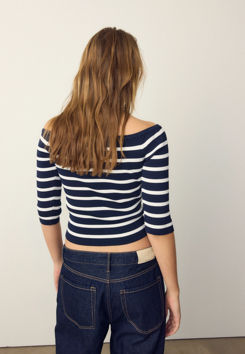 Трикотажный свитер в полоску облегающего кроя