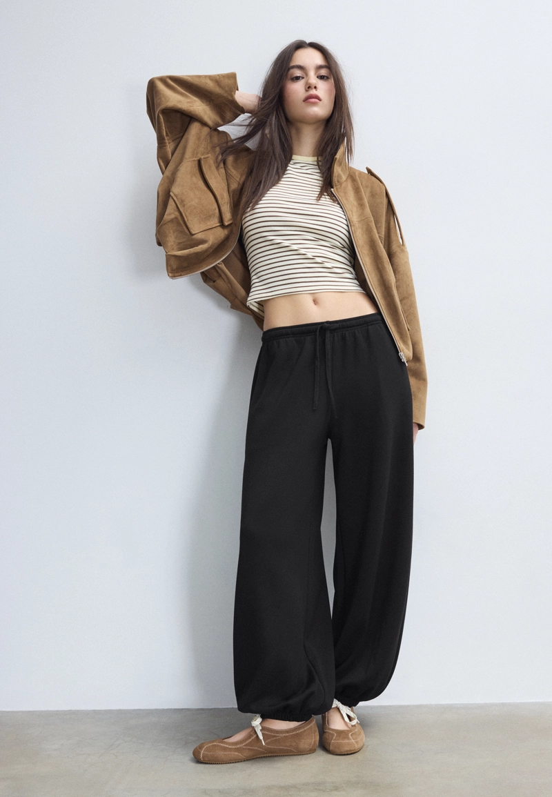 Мягкие брюки-джоггеры фасона баллон