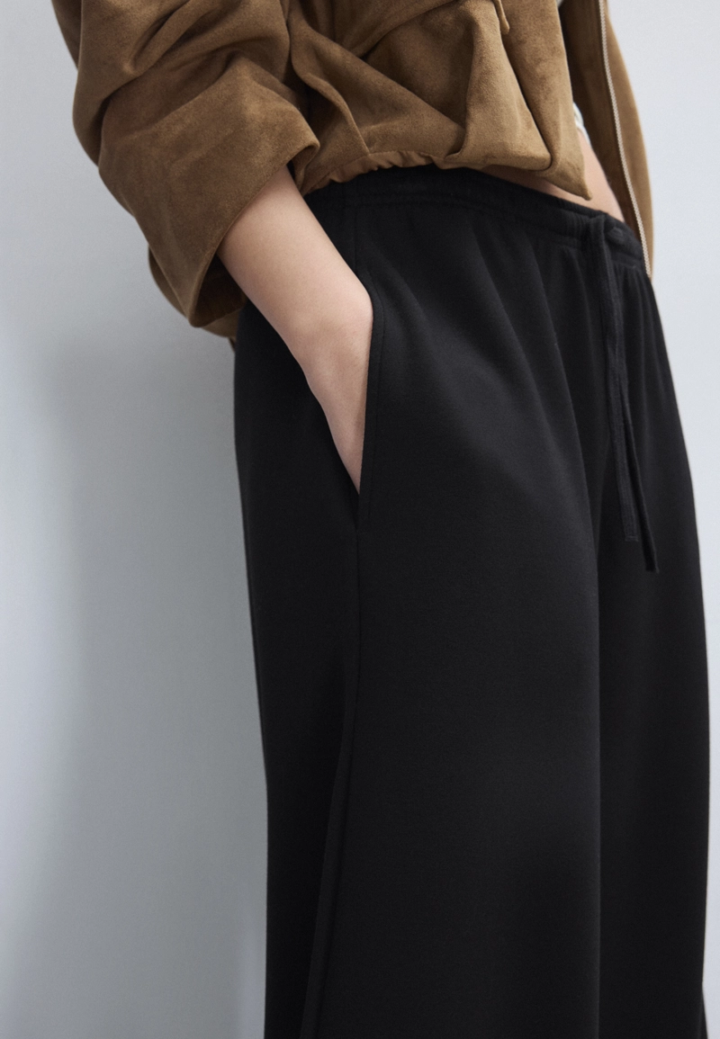 Мягкие брюки-джоггеры фасона баллон