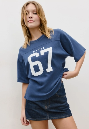 Футболка с короткими рукавами и графическим принтом- Заказать в России