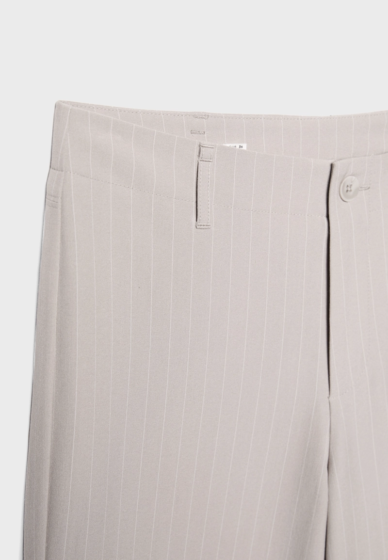 Классические зауженные брюки в полоску