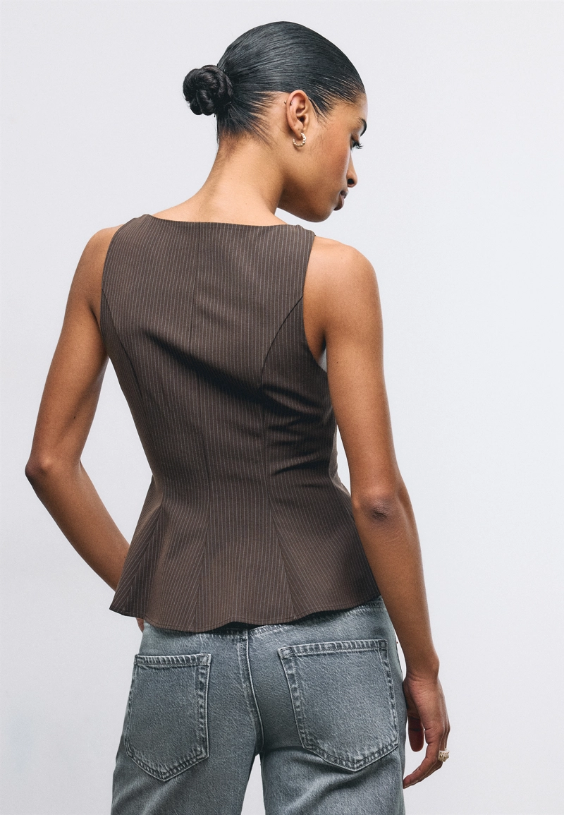 Топ без рукавов с баской