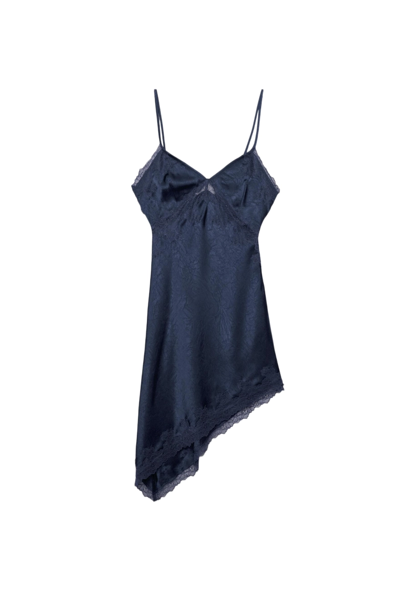 Короткое атласное платье асимметричного кроя