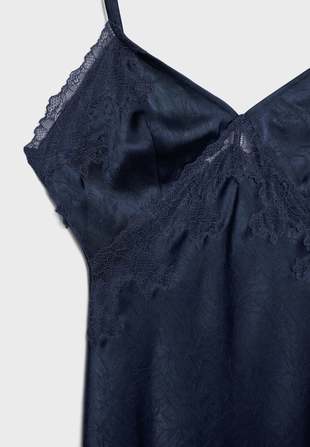 Короткое атласное платье асимметричного кроя- Заказать в России