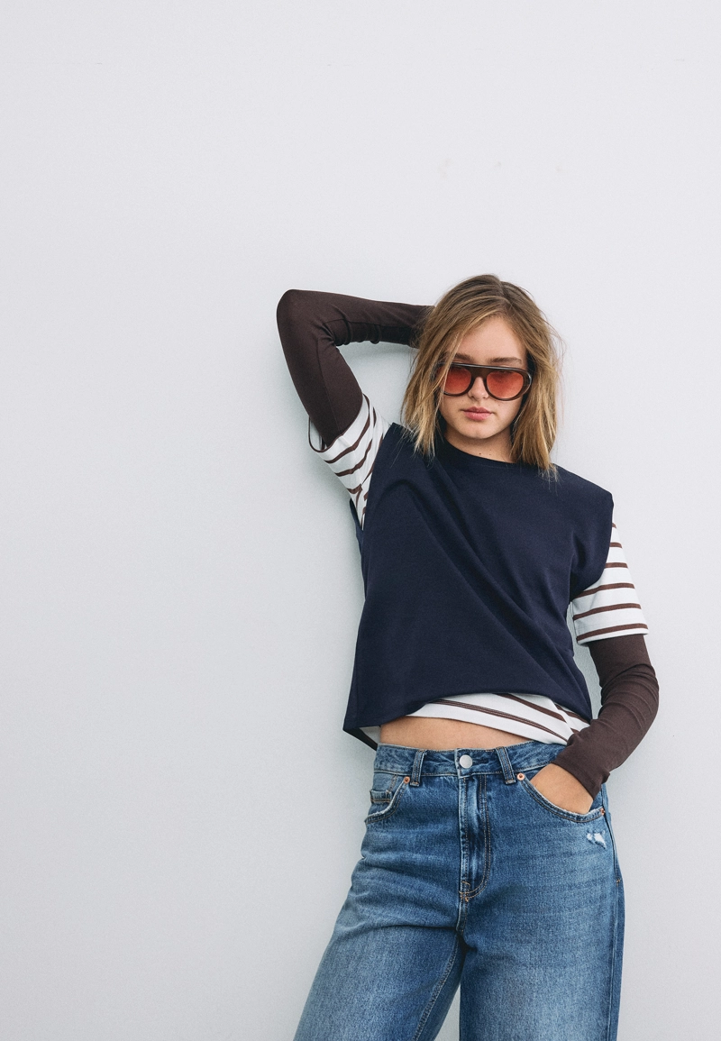 Базовая футболка с подплечниками