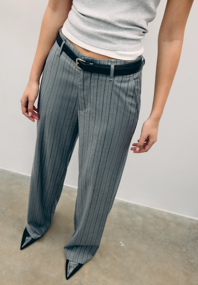 Прямые струящиеся брюки с поясом