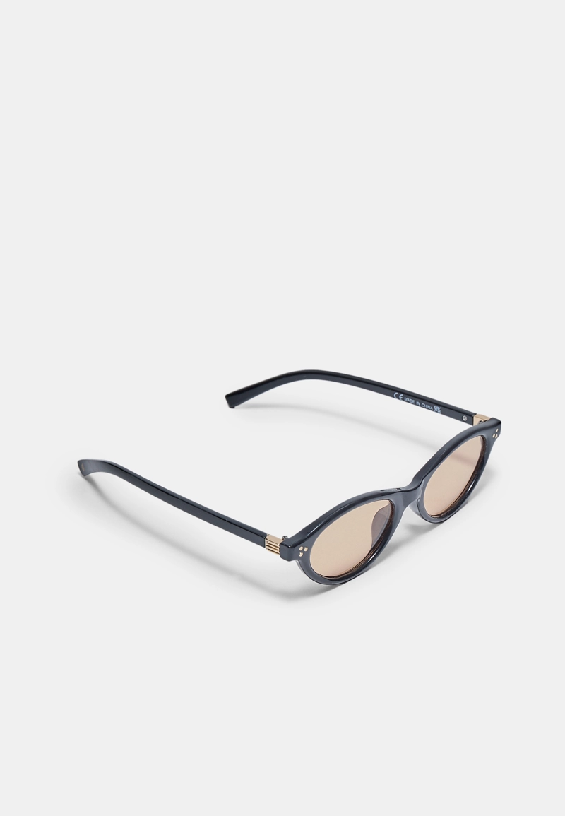 МАЛЕНЬКИЕ ОВАЛЬНЫЕ ОЧКИ В ПЛАСТИКОВОЙ ОПРАВЕ