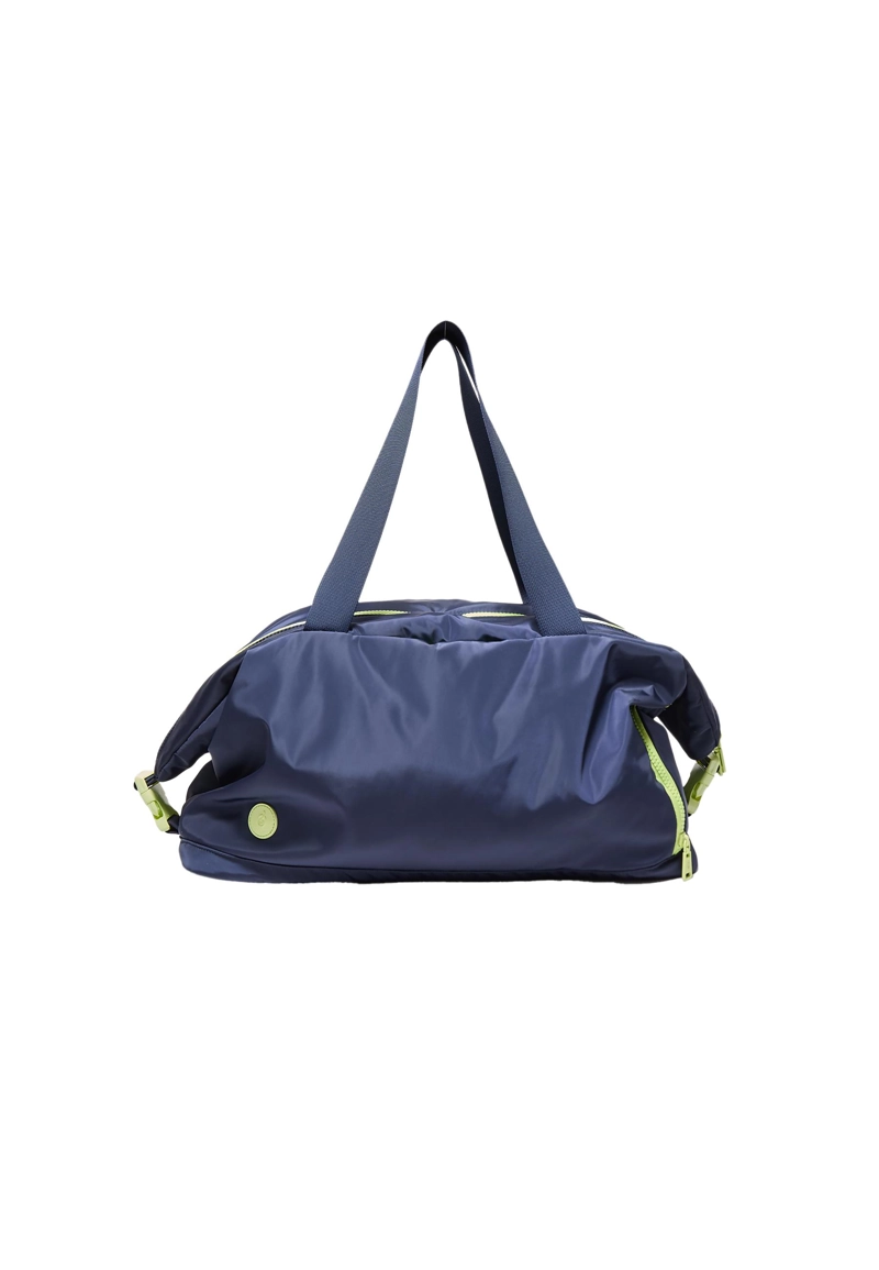 Сумка с контрастной отделкой