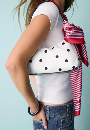 Сумка-полумесяц в горошек с плечевым ремнем- Заказать в России